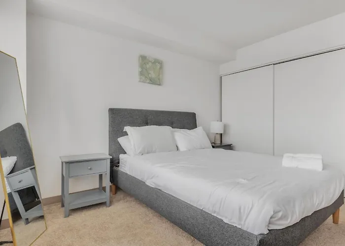 Pp 2114 Professional 2Br Apt, Near Hospitals